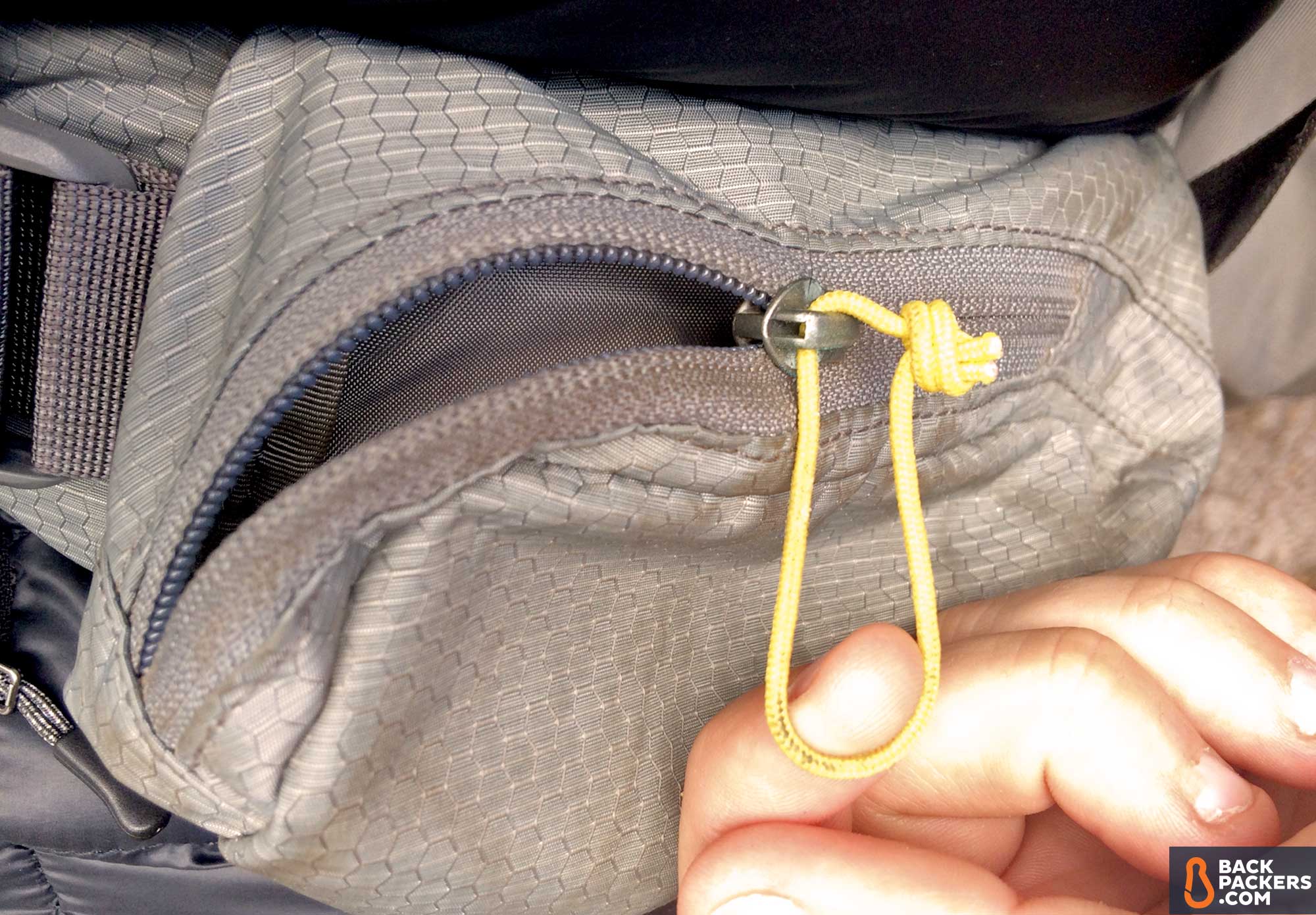 Sierra-Designs-Flex-Capacitor-review-hip-belt-pocket