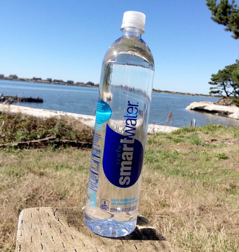 smartwater-Bottle-review-straight-on-shot-featured