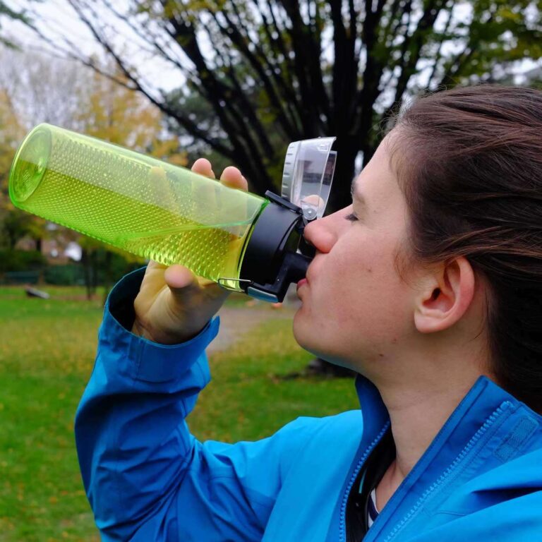 Thermos-Hydration-Bottle-review-drinking-featured