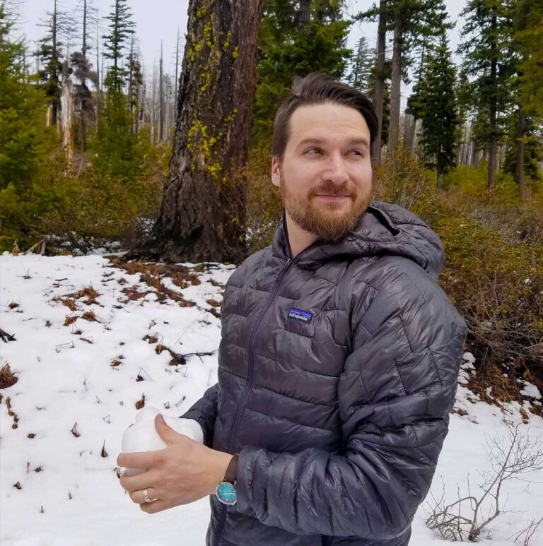 Patagonia-Micro-Puff-Hoody-snowball-closeup