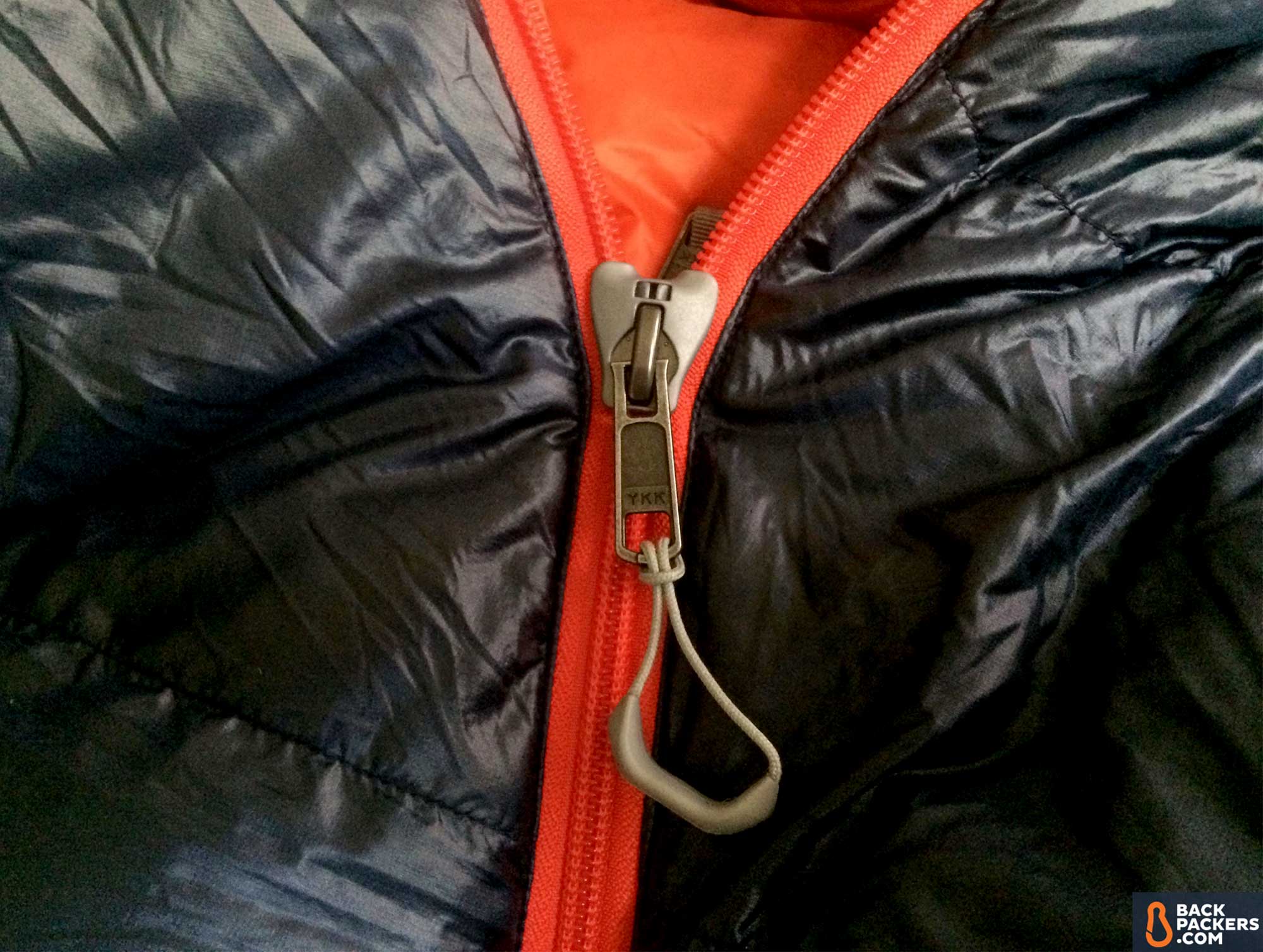 REI-Magma-10-Sleeping-Bag-review-unique-zipper-pull
