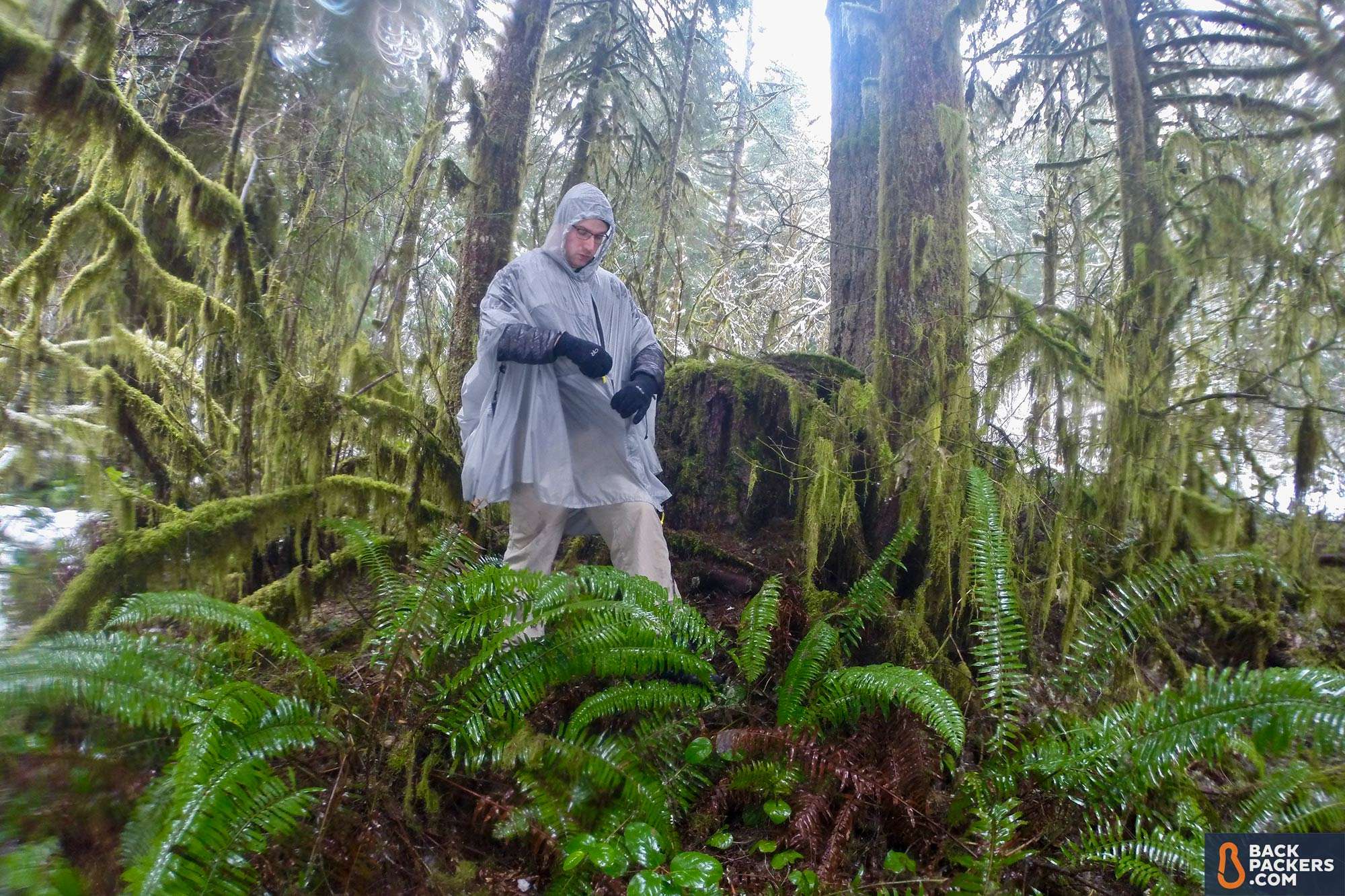 Best-Rain-Ponchos-adjusting-ventilation