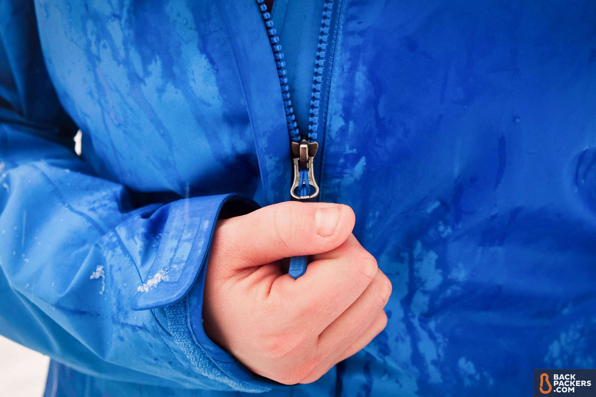 Marmot-Minimalist-review-main-zipper-pull