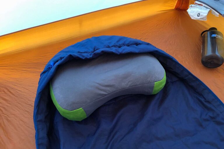 Sea-to-Summit-Aeros-Pillow-Premium-review-in-mummy-hood