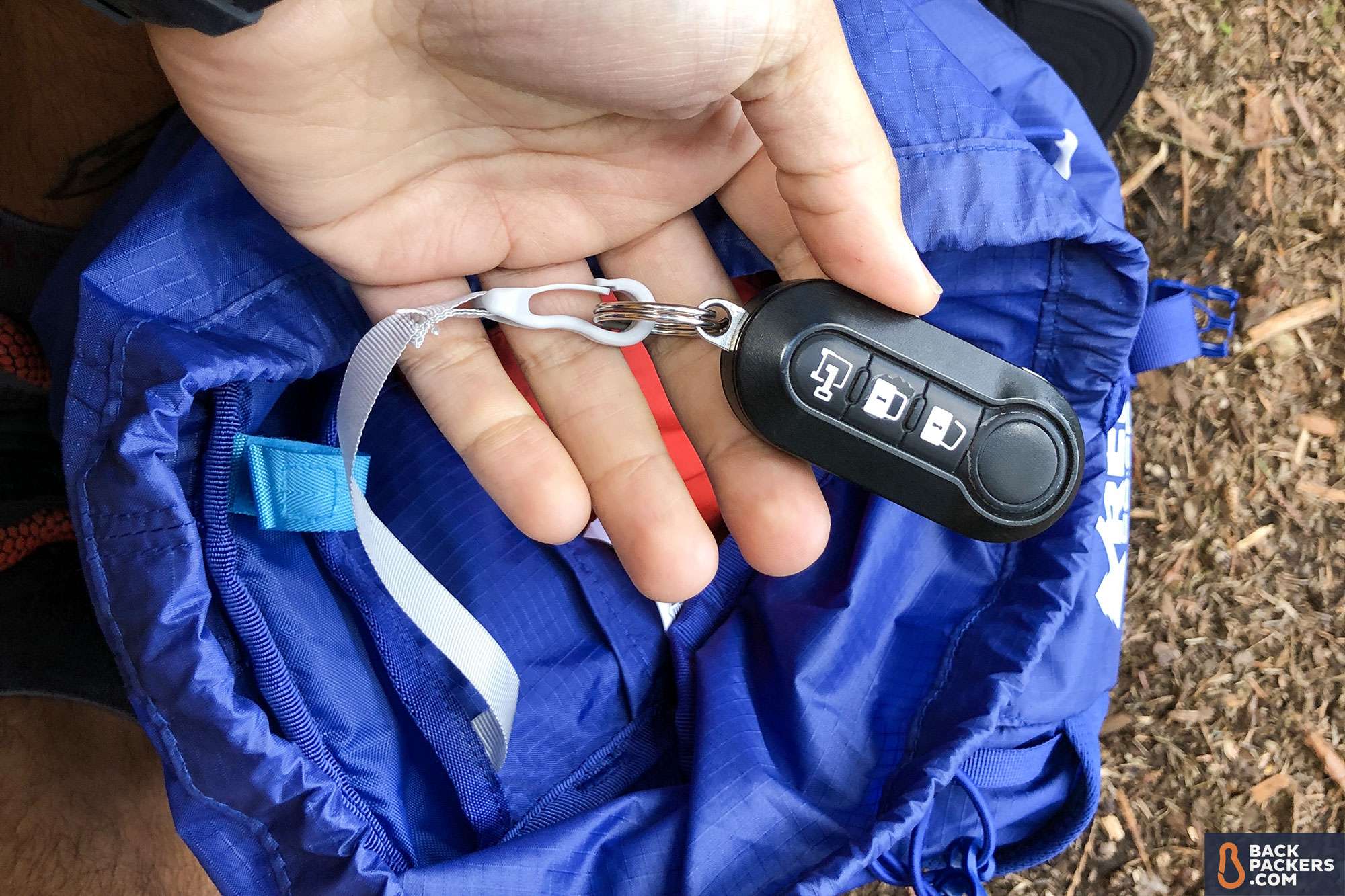 REI-Flash-22-review-keychain-holder