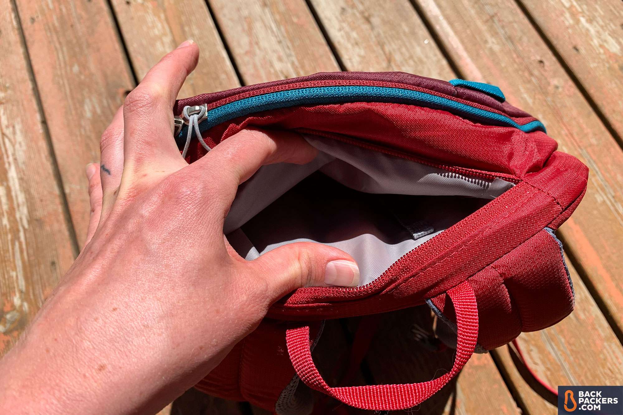 Deuter-Speed-Lite-20-review-small-items-pouch