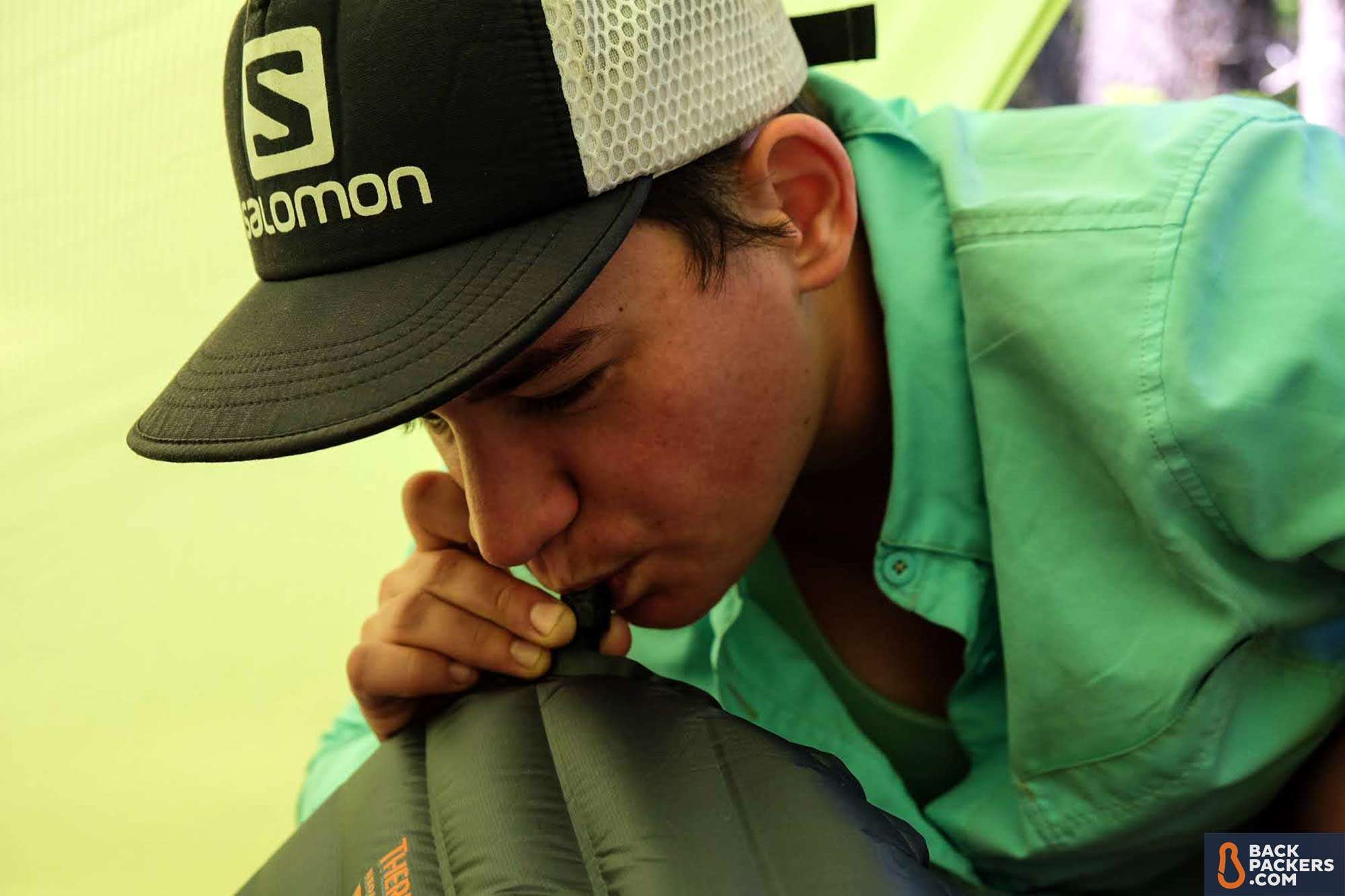 Therm-a-Rest-NeoAir-Uberlite-Review-blowing-up-1