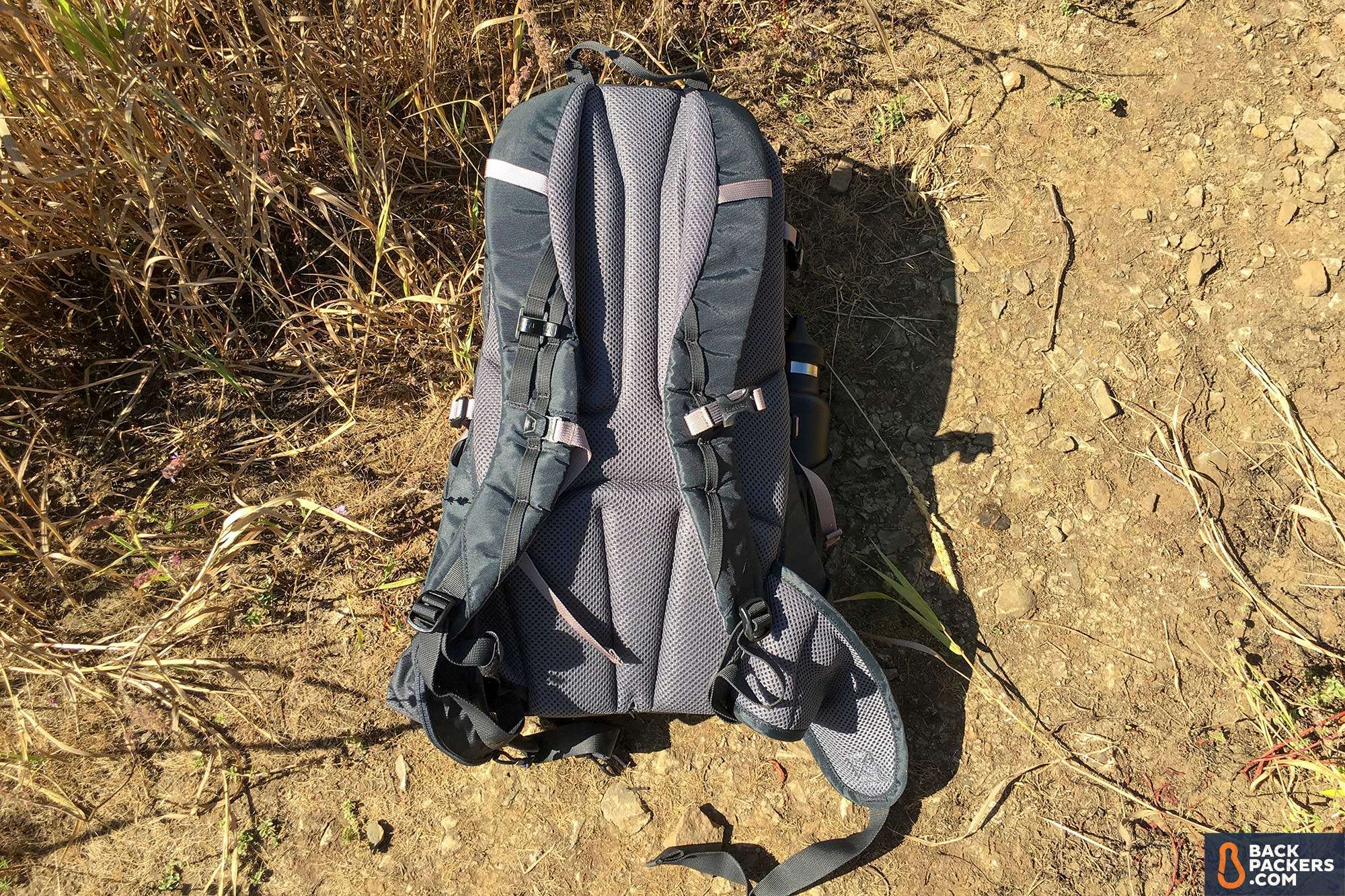 Camelbak-Rim-Runner-22-review-back-panel