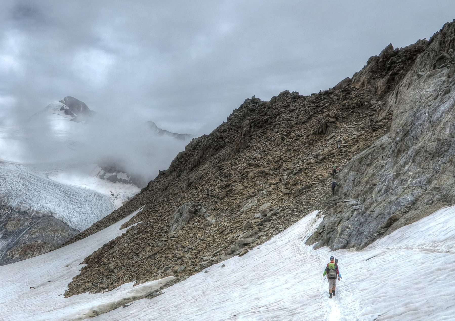 winter guide to baselayers helmut-liebelt-9myQkSVGooM-unsplash