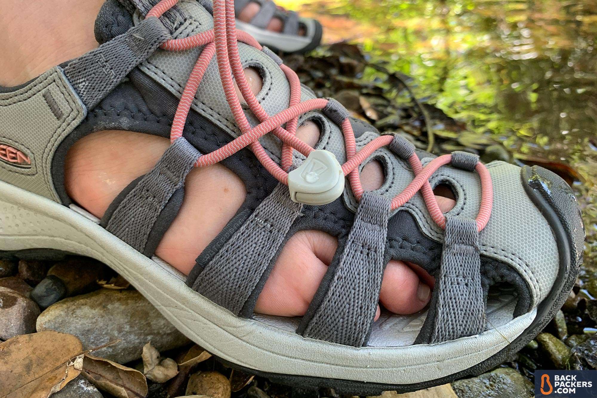 KEEN-Astoria-West-foot-placement-closeup