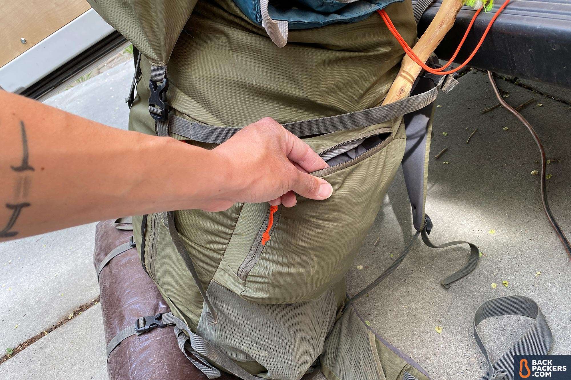 Kelty-Coyote-85-exterior-side-pocket