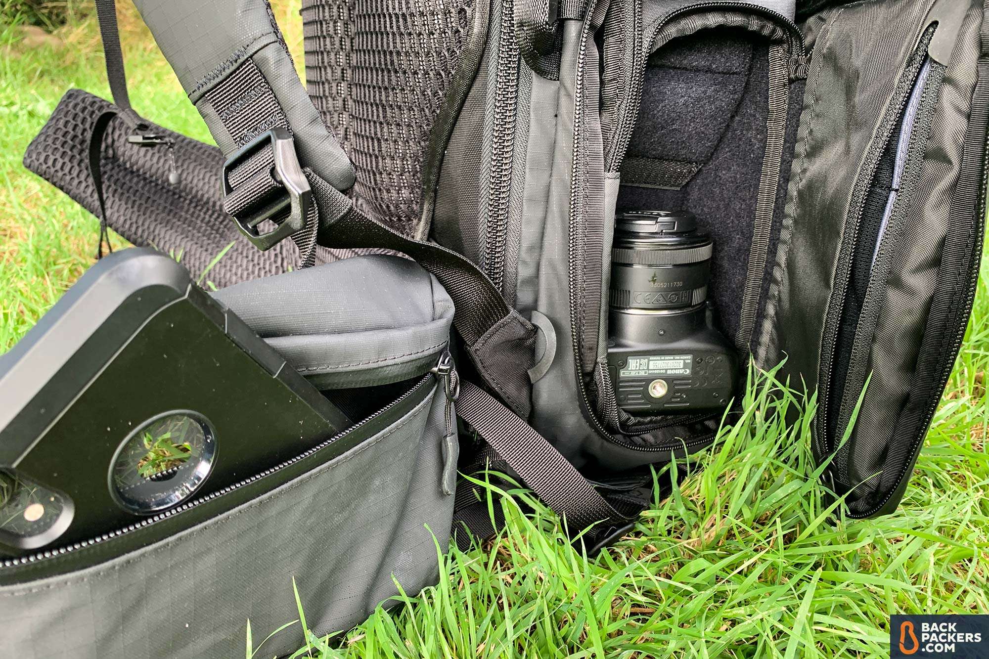 WANDRD-FERNWEH-easy-access-to-cameras 2