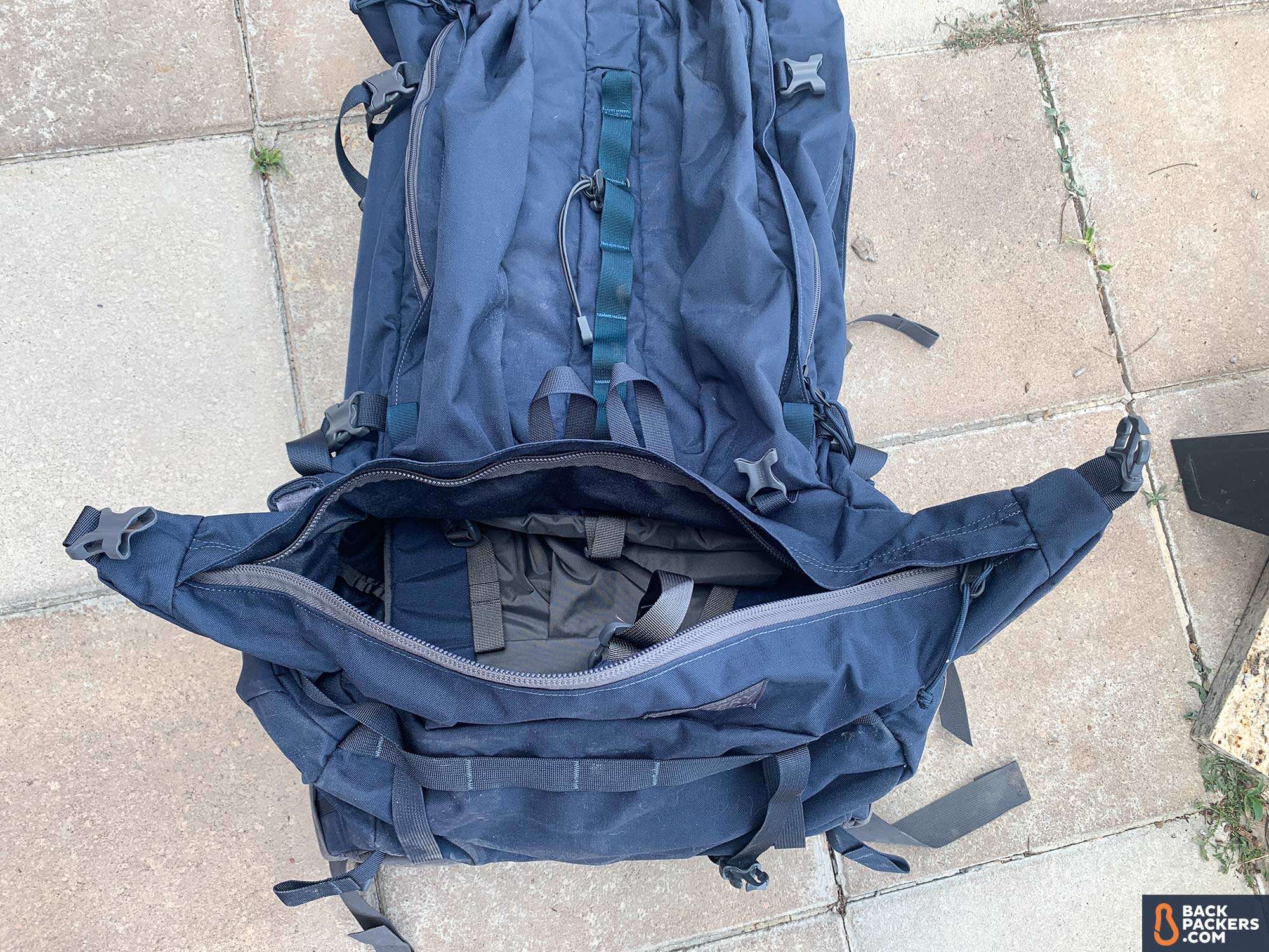 Mystery-Ranch-Glacier-sidewinder-sleeping-bag-compartment