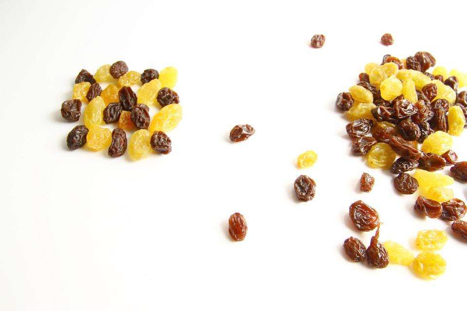 A Primer to Thru-Hiking Nutrition 3 thru-hiking nutrition raisins