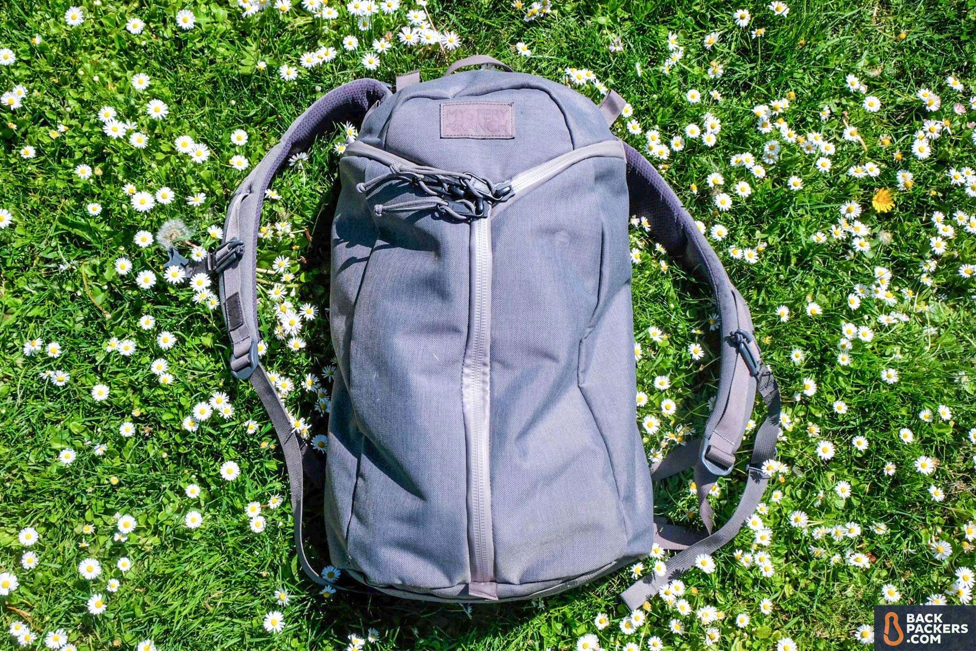 Mystery Ranch Urban Assault Review for Commuters & Hikers 1 Mystery Ranch Urban Assualt Y zipper