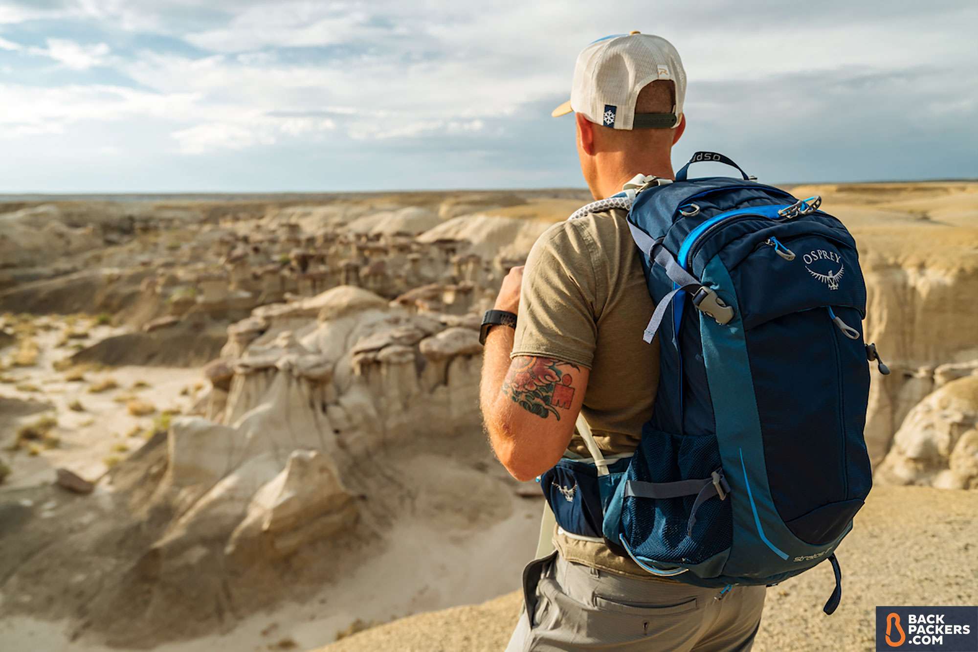 Osprey-Stratos-24-overlooking-trail
