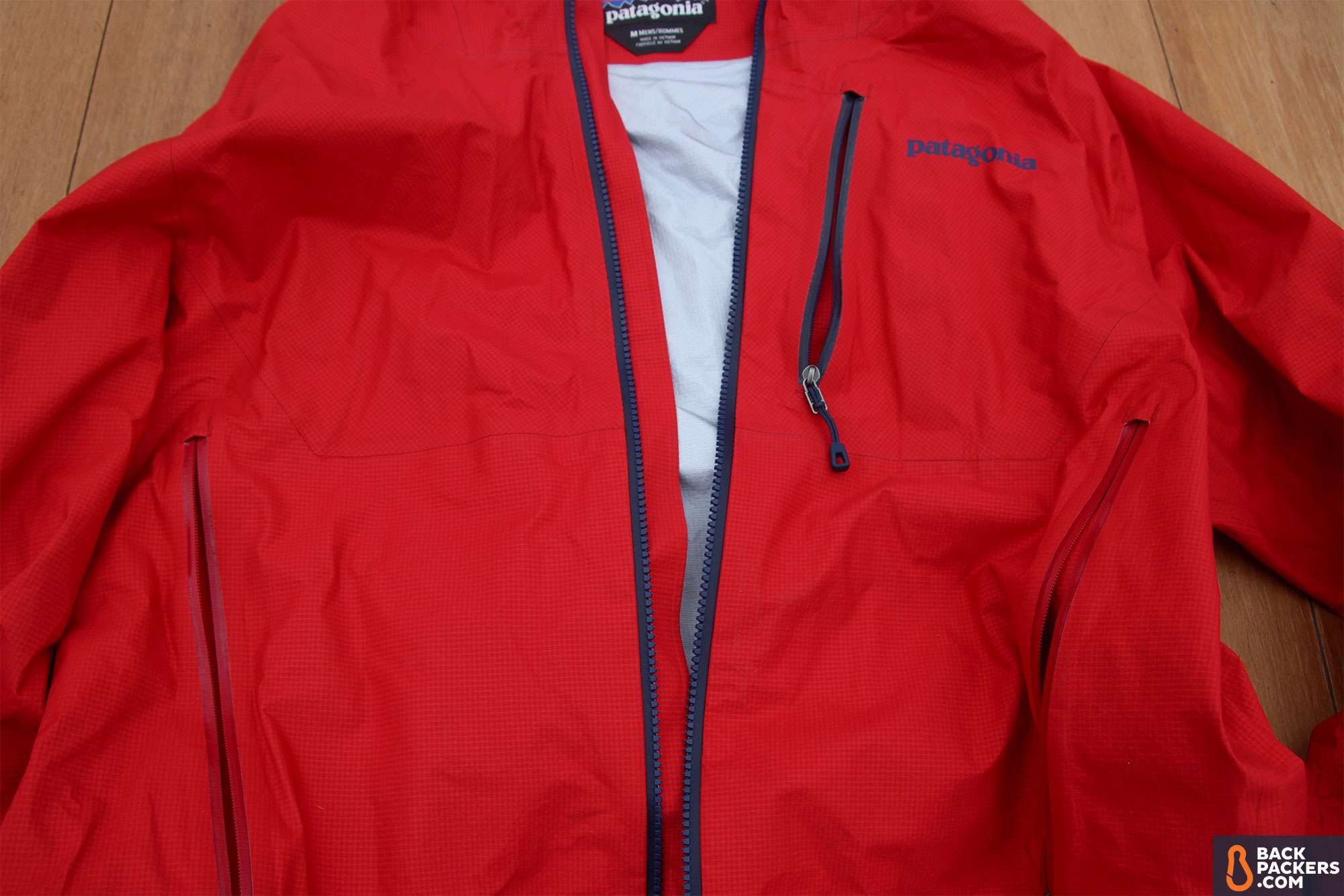 Patagonia M10 ultralight hardshell Rain Jacket pockets
